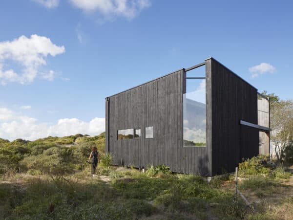 Maison devant la dune