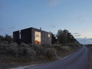 Maison devant la dune