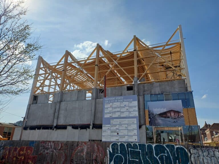 Visite de chantier de la salle multisports Passivhaus à Lille Saint-Sauveur le 3 avril 2025