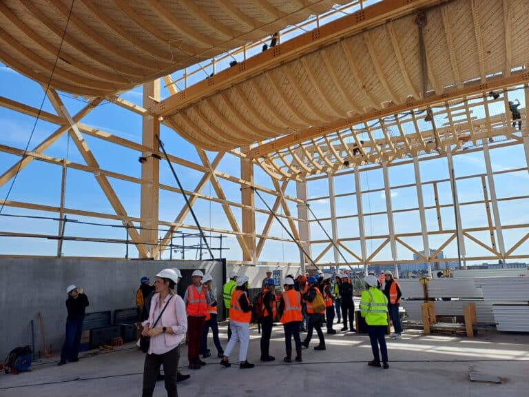Visite de chantier de la salle multisports Passivhaus à Lille Saint-Sauveur le 3 avril 2025