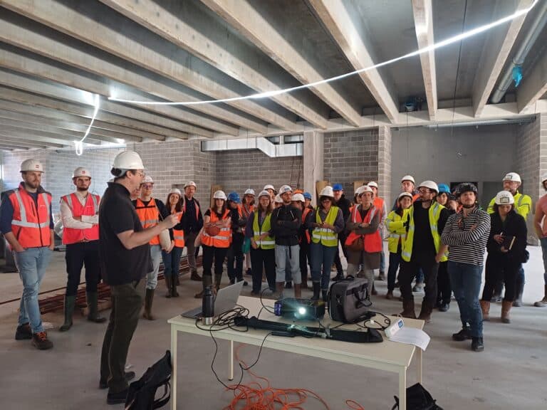Visite de chantier de la salle multisports Passivhaus à Lille Saint-Sauveur le 3 avril 2025