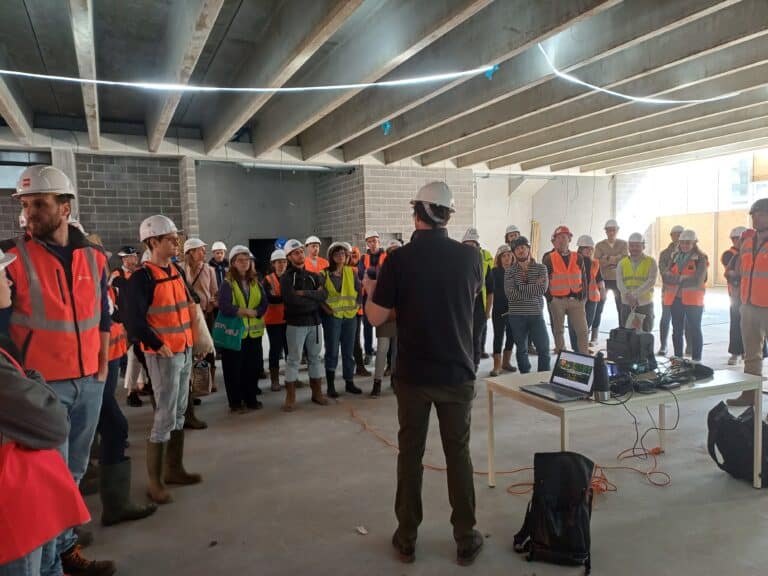Visite de chantier de la salle multisports Passivhaus à Lille Saint-Sauveur le 3 avril 2025