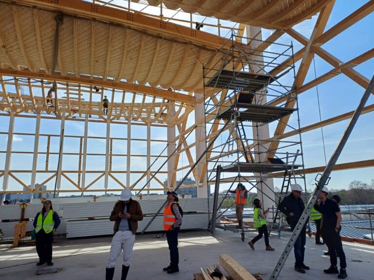 Visite de chantier de la salle multisports Passivhaus à Lille Saint-Sauveur le 3 avril 2025