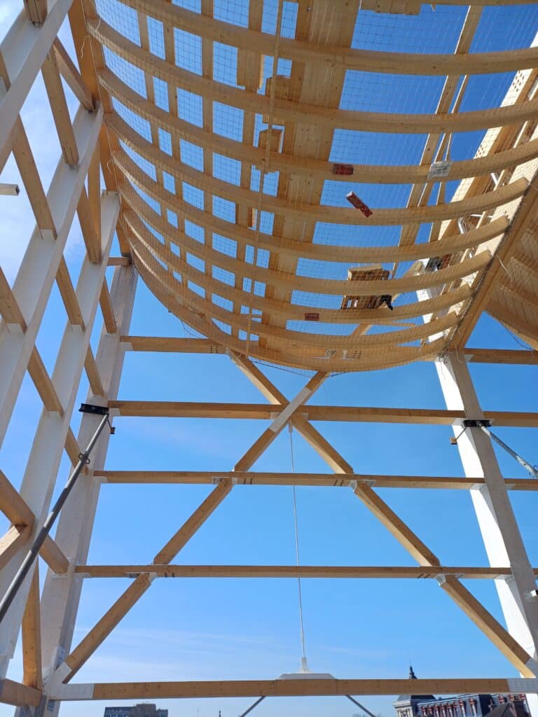 Visite de chantier de la salle multisports Passivhaus à Lille Saint-Sauveur le 3 avril 2025